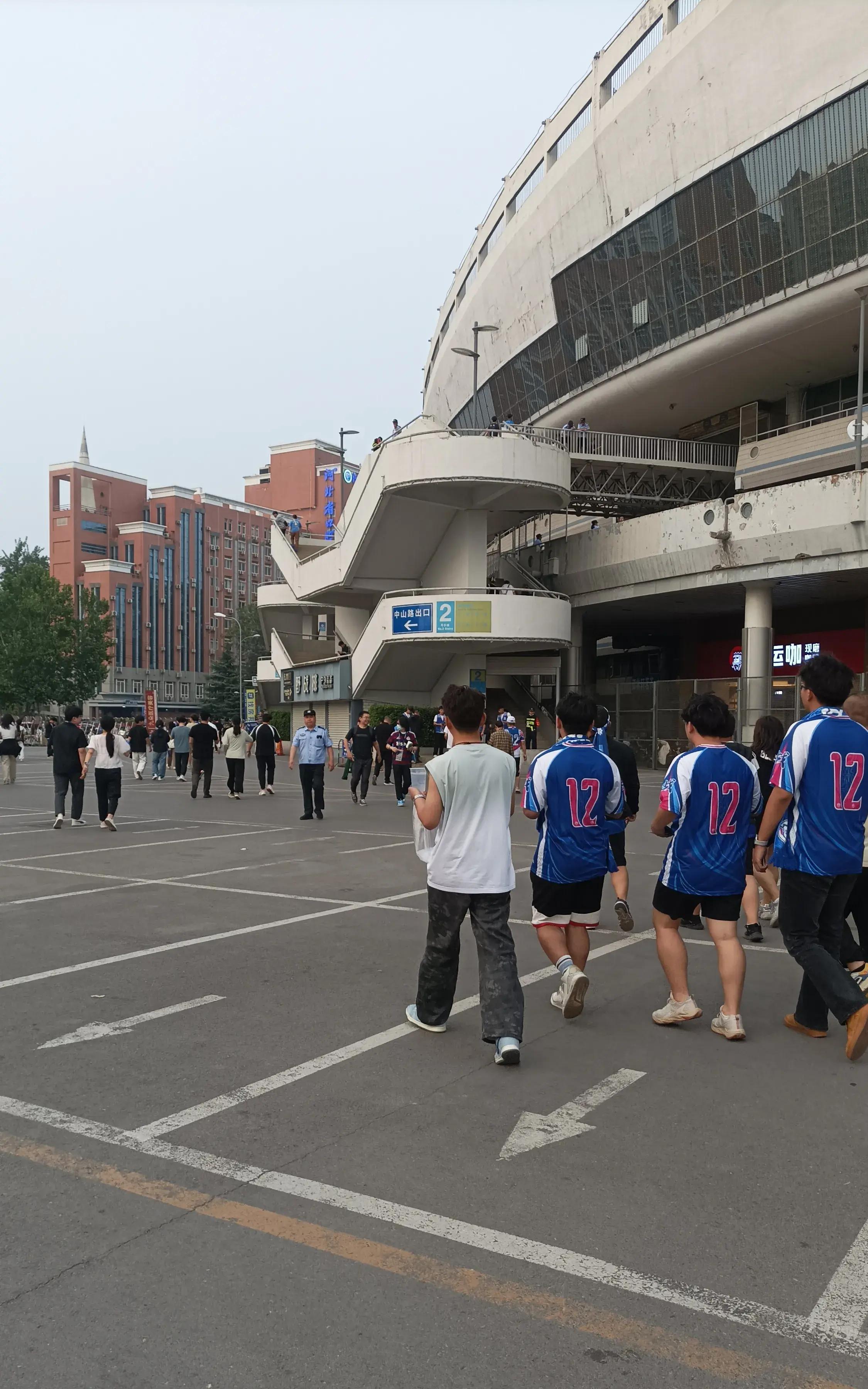 石家庄队主场势不可挡：击败劲敌力压群雄！的简单介绍