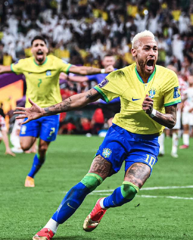 九游平台-巴西足球选手在国际比赛中表现出色获得好评