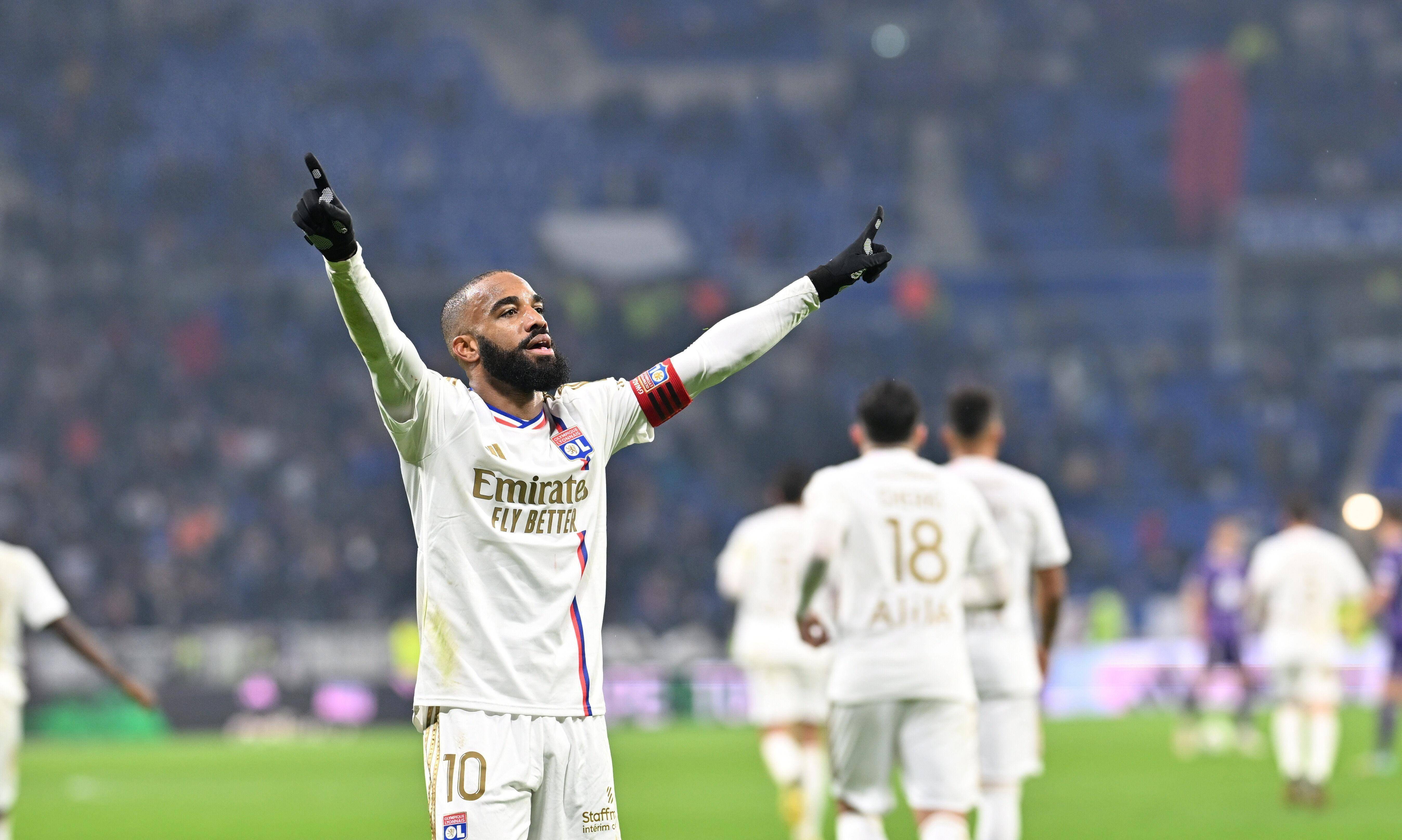 关于里昂在杯赛中遭遇惨败,晋级前景渺茫的信息 关于里昂在杯赛中遭遇惨败,晋级前景渺茫的信息